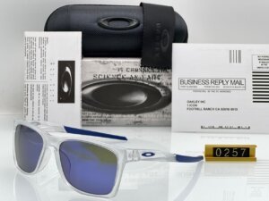 Luxury Stylish Oakley Stylish first copy Men sunglass at low price