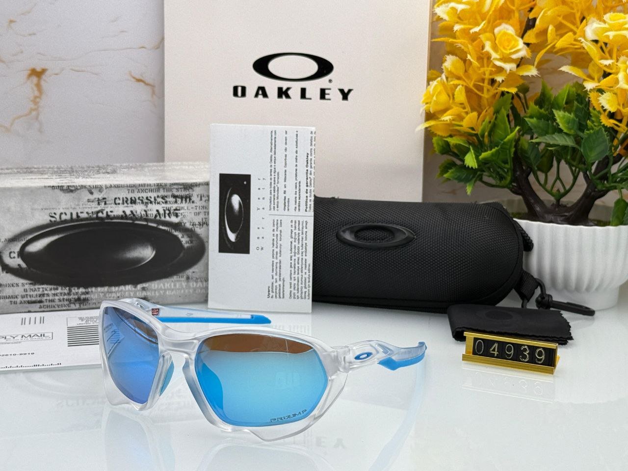 Luxury Branded Designer Oakley first copy Men sunglasses at low price