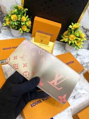 Replica louis Vuitton Designer First copy Wallet online for men